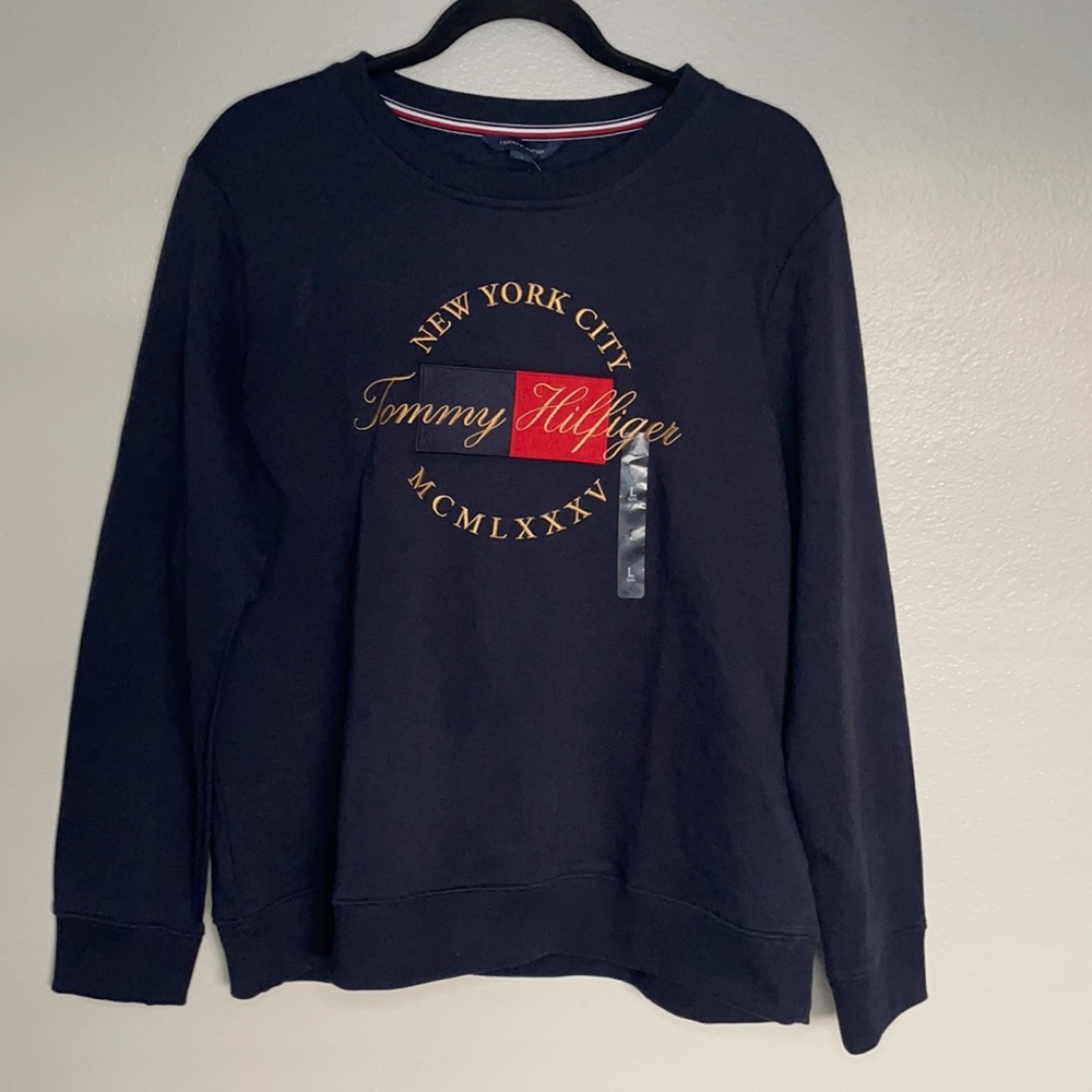 NWT WOMENS ESSENTIAL NEW YORK LOGO SWEATSHIRT - L